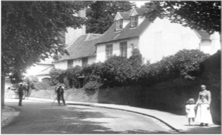 A Frith photographer at Work on St Peter’s Hill, Caversham 1908, 59971x.
